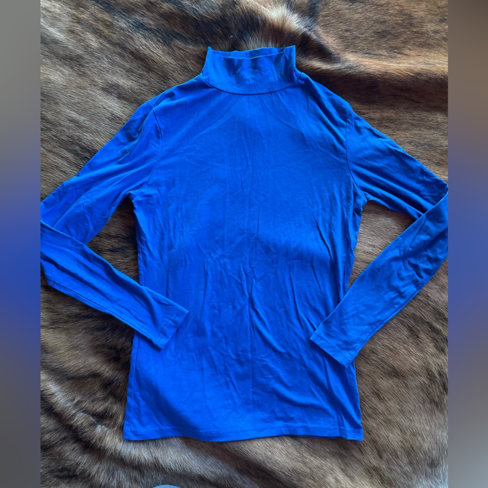 Long sleeve lightweight turtle neck